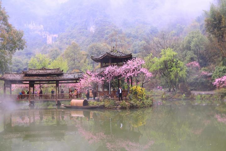 破碎的雕像
