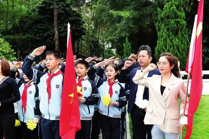 村里路边来了30只野生动物，听说是国家保护动物，是真的吗？游戏画面