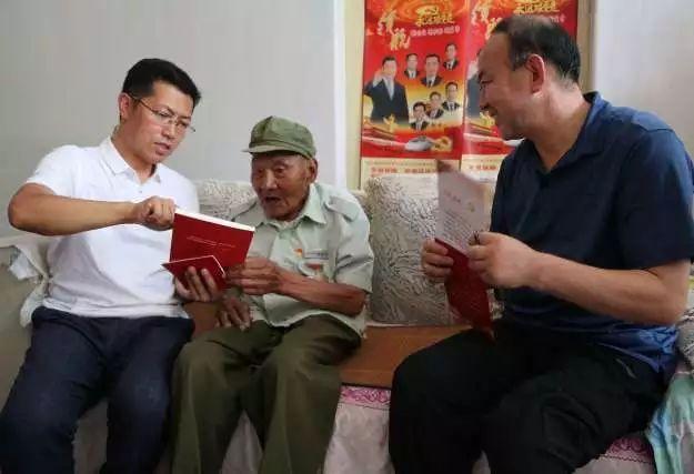 跟队:本纳塞尔的伤势不算严重,今天归队后将再次接受检查