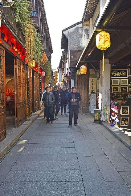 一皇帝不满意情报部门工作，亲自去当特工，带回情报一举歼灭敌军