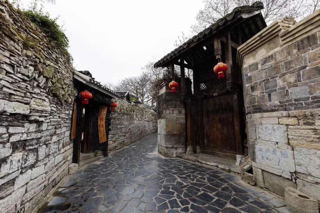 当大诗人岑参来到成都 以诗记行构建千年文化记忆丨阿来讲唐宋诗