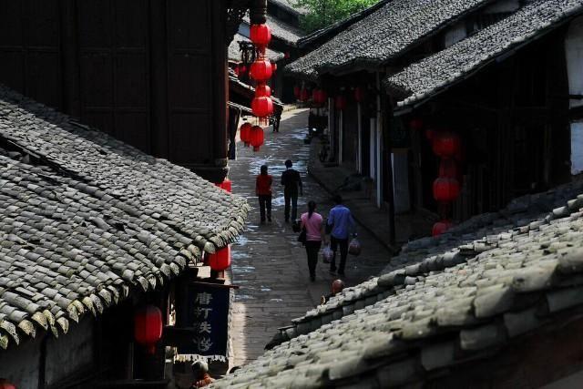 一样是降龙十八掌，乔峰使之天下无敌，而这位一出手就被杀