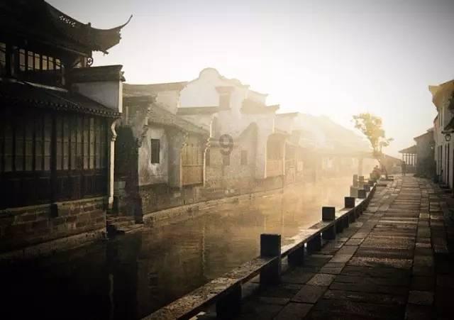 小球进黑洞
